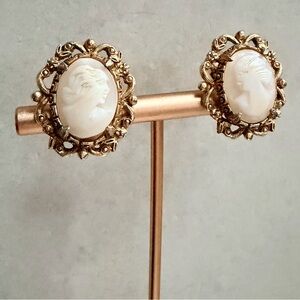 Vintage Florenza Elegant Gold and Cream Carved Shell Cameo Clip-on Earrings